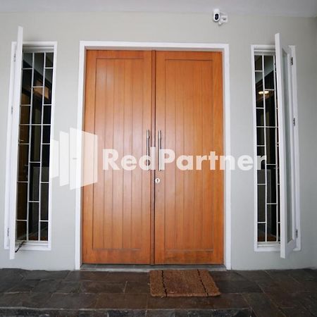 Tomang Gelong Guest House Syariah Mitra Reddoorz Jakarta Exterior photo