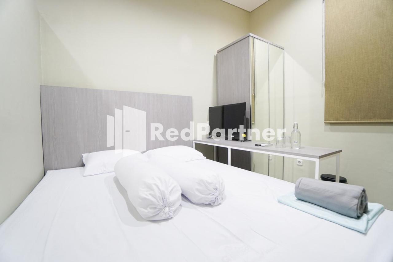 Tomang Gelong Guest House Syariah Mitra Reddoorz Jakarta Exterior photo