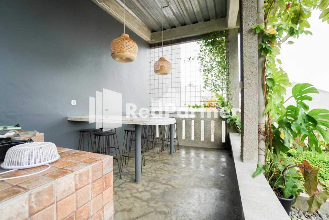 Tomang Gelong Guest House Syariah Mitra Reddoorz Jakarta Exterior photo