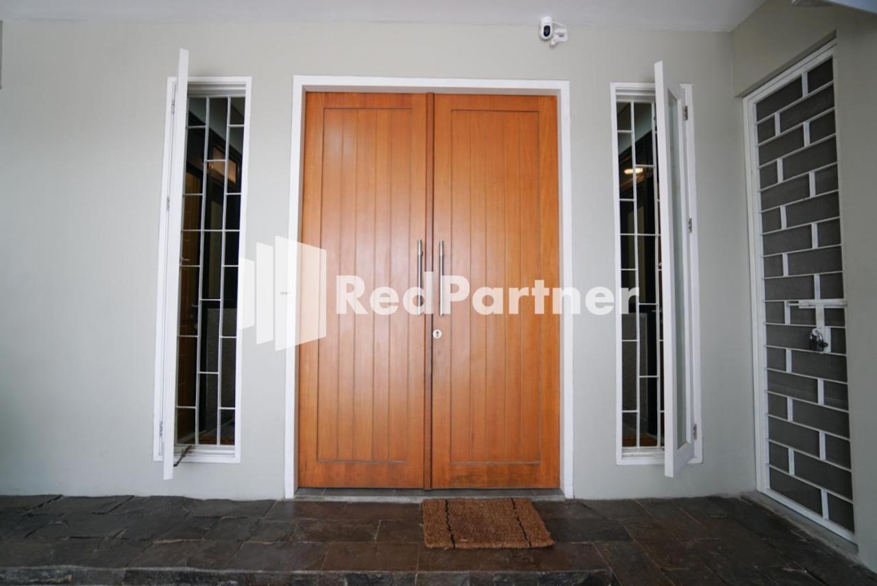 Tomang Gelong Guest House Syariah Mitra Reddoorz Jakarta Exterior photo
