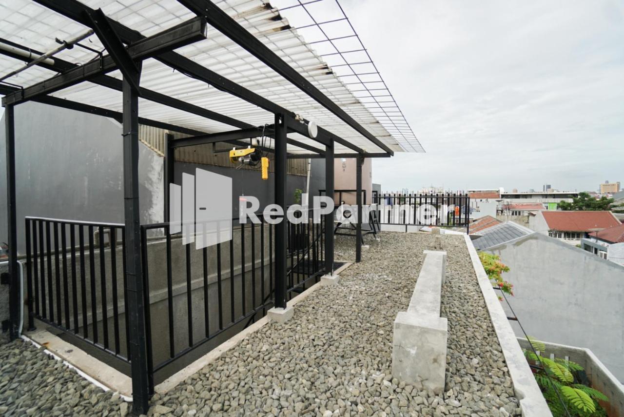 Tomang Gelong Guest House Syariah Mitra Reddoorz Jakarta Exterior photo
