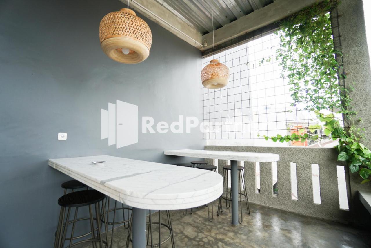 Tomang Gelong Guest House Syariah Mitra Reddoorz Jakarta Exterior photo